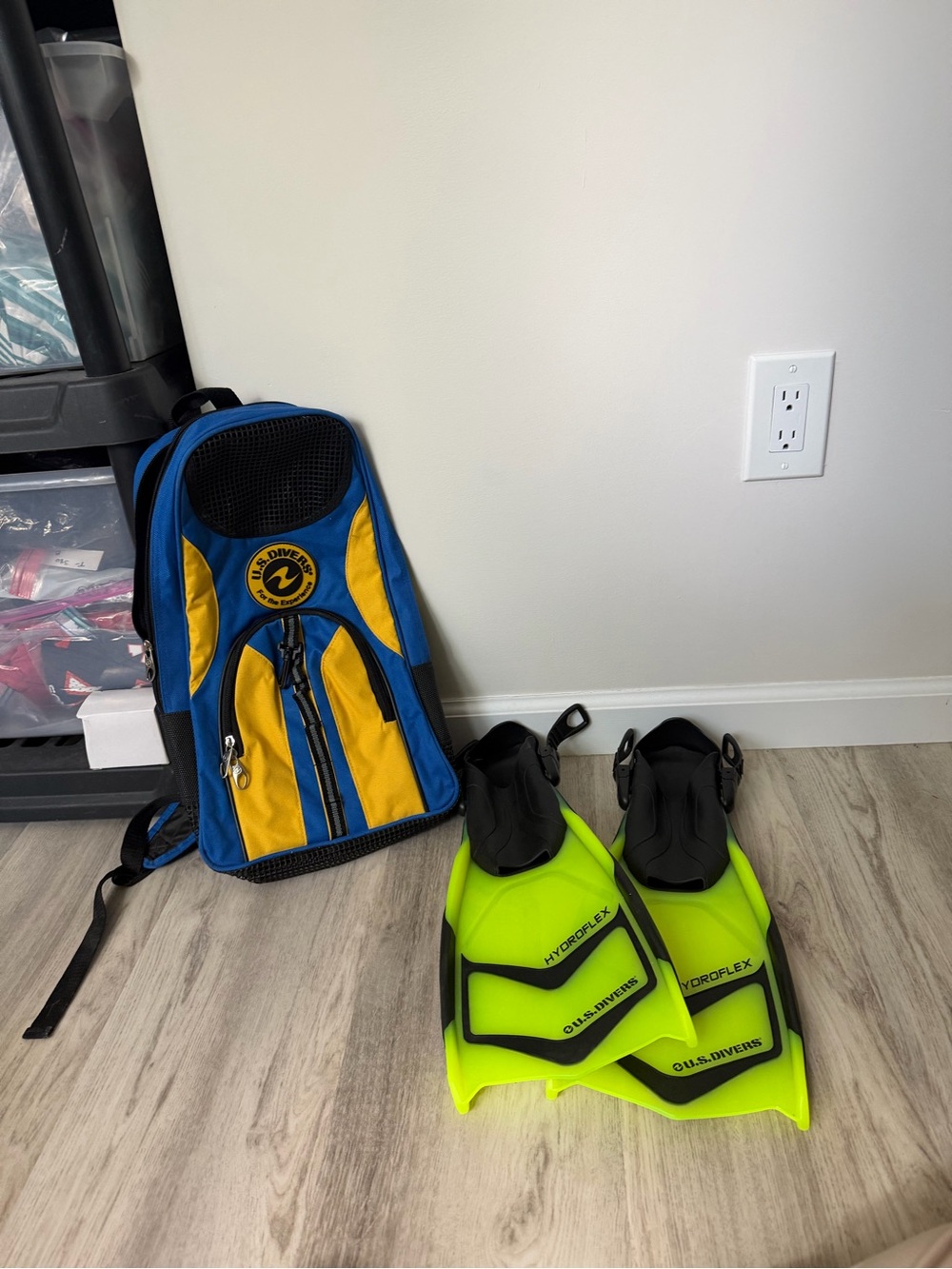 Neon Yellow Hydroflex Swim Fins with Blue-Yellow Gear Bag